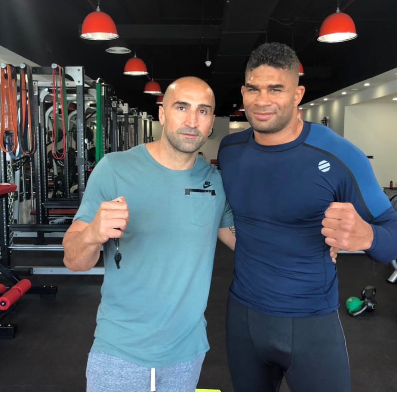 Overeem antrenman sonrası INTRA tercih ediyor.